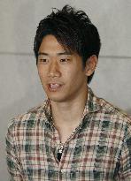 Kagawa returns home