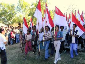 Pro-Jakarta militiamen march in E. Timor