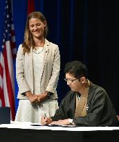 Pacific Rim free trade deal signed in N.Z. ceremony