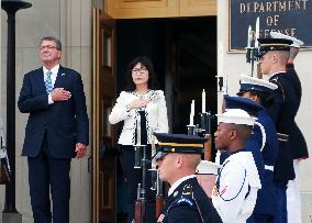 Defense Minister Inada meets with Defense Secretary Carter