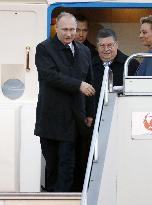 Putin arrives in Japan for summit with Abe