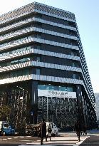 (1)Sumitomo Mitsui, Daiwa Securities to launch merger talks