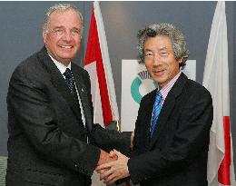 Japanese, Canadian premiers meet on sidelines of G-8 summit