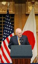 (2)Cheney gives lecture in Tokyo