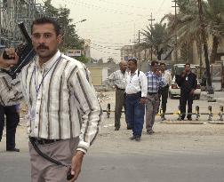 (8)3 Japanese hostages released