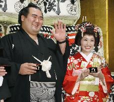 Sumo: Kotoshogiku has wedding reception