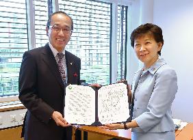 Hiroshima mayor meets with U.N. disarmament chief