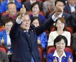 Moon set to win S. Korean presidential election: exit poll