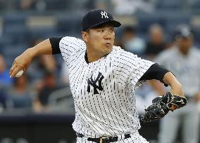 Baseball: Tanaka fans 14 en route to 8th win as Yankees down Rays