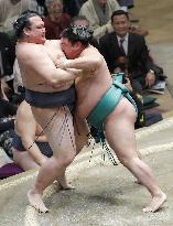 New Year Grand Sumo Tournament 5th day