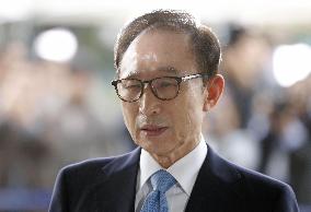 S. Korean prosecutors seek arrest warrant for ex-Pres. Lee