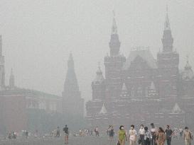 Red Square smoggy due to forest fires