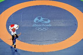 Olympics: Dosho celebrates her gold in women's wrestling