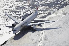 JAL plane running off taxiway at Narita