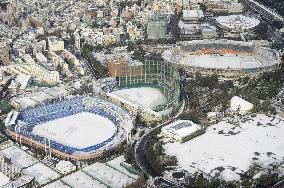 Snow blankets downtown Tokyo