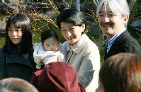 Prince Akishino's family rest in Hayama