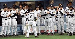 Tigers' Kanemoto marks record of 904 consecutive games
