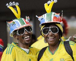 World Cup kicks off in S. Africa