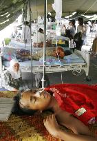 Patients treated in outdoor tent in quake-stricken Sumatra