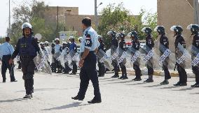 Police guard Muthana provincial office