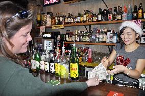 Yokosuka encouraging use of dollars by Japanese visitors