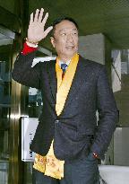 Hon Hai chairman visits Sharp to negotiate rescue plan