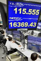 Tokyo stocks plunge on weak U.S. stocks, stronger yen