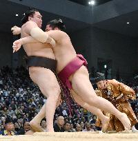 Sumo: Hakuho, Goeido crash to 1st losses