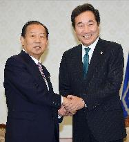 S. Korean prime minister meets envoy of Japan's Abe