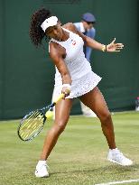 Tennis: Japan's Osaka moves into Wimbledon 2nd round