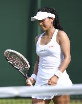 Tennis: Japan's Ozaki beaten in Wimbledon 1st round