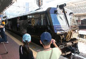 JR Kyushu resumes "Seven Stars" train service on new route