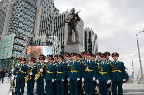 Statue of AK-47 inventor Mikhail Kalashnikov unveiled in Moscow