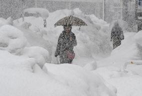 Heavy snow on Sea of Japan coast