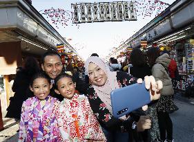 Record foreign visitors to Japan