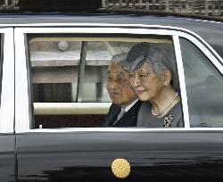 Ex-Japan emperor, empress in Kyoto