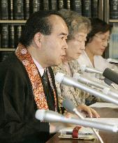 (1)Court rejects suit over Koizumi, Ishihara visits to Yasukuni