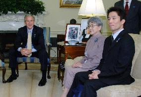 Bush promises Yokota to press N. Korea to return abductees