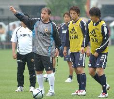 Ono, Nakamura train for World Cup qualifier