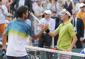 Nishikori outlasts Verdasco in 5-set French Open thriller