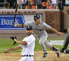 Aoki goes 1-for-3 against Tigers