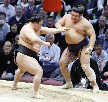 Sumo: Goeido, Hakuho win on opening day of Kyushu tourney