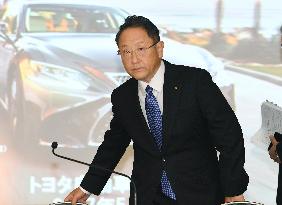 Toyota expects operating profit to drop for 2nd consecutive year