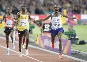 Farah wins men's 10,000-meter