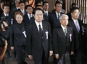 Japan lawmakers visit war-linked Yasukuni Shrine