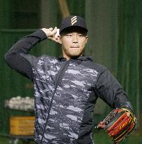 Baseball: Wang Po-jung in practice