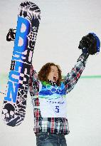 American White wins gold in snowboard men's halfpipe