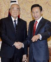 S. Korea's Lee agrees to summit among S. Korea, Japan, China