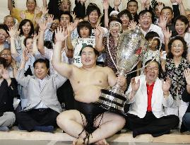 Asashoryu captures Emperor's Cup