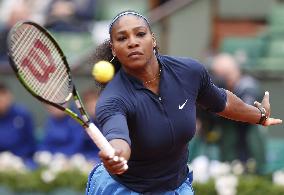 Tennis: S. Williams breezes into French Open q'finals